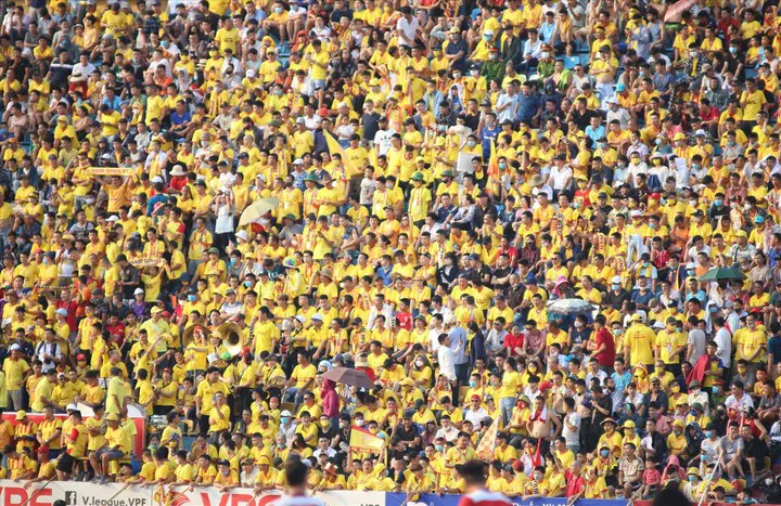 Vì sao sân Qui Nhơn, Thiên Trường đông khán giả? ảnh 2