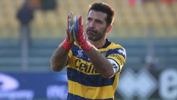 Gianluigi Buffon – từ siêu nhân của căn bệnh rầm cảm đến kẻ thù vĩ đại của thời gian 