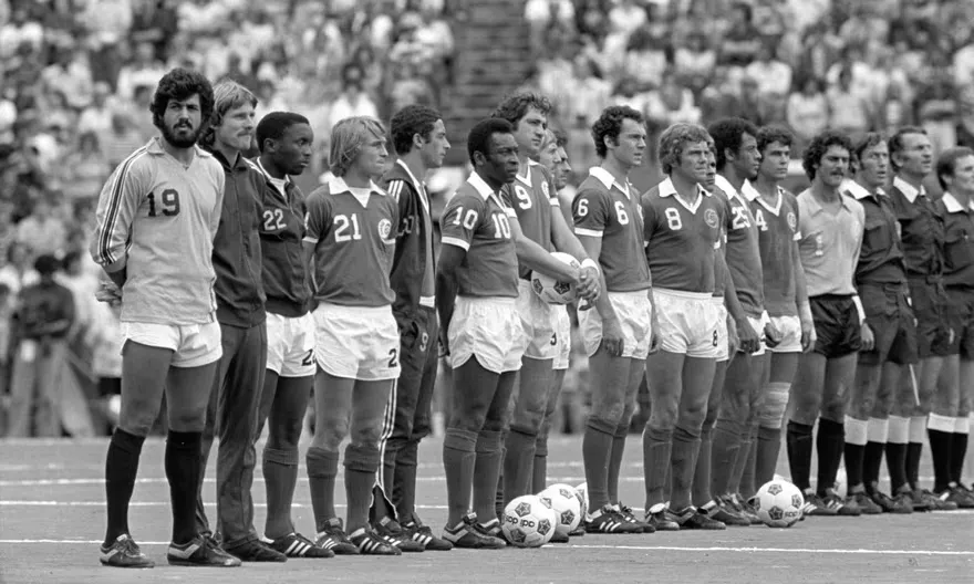 the-new-york-cosmos-team-of-the-late-1970s-included-pele-10-giorgio-chinaglia-9-and-franz-becke-8147.jpg