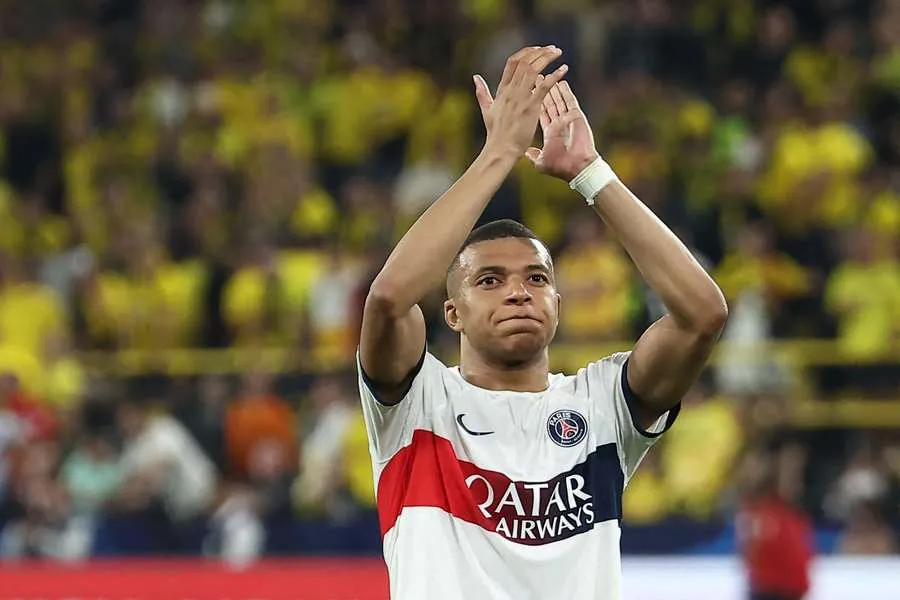 Cuối cùng Mbappé cũng rời PSG