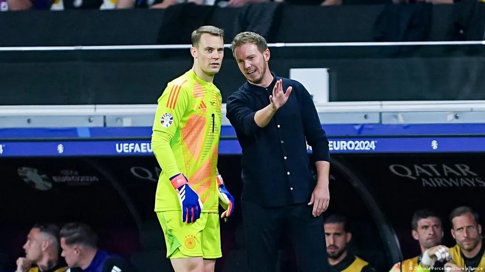 Manuel Neuer ngày càng giống ngày cũ
