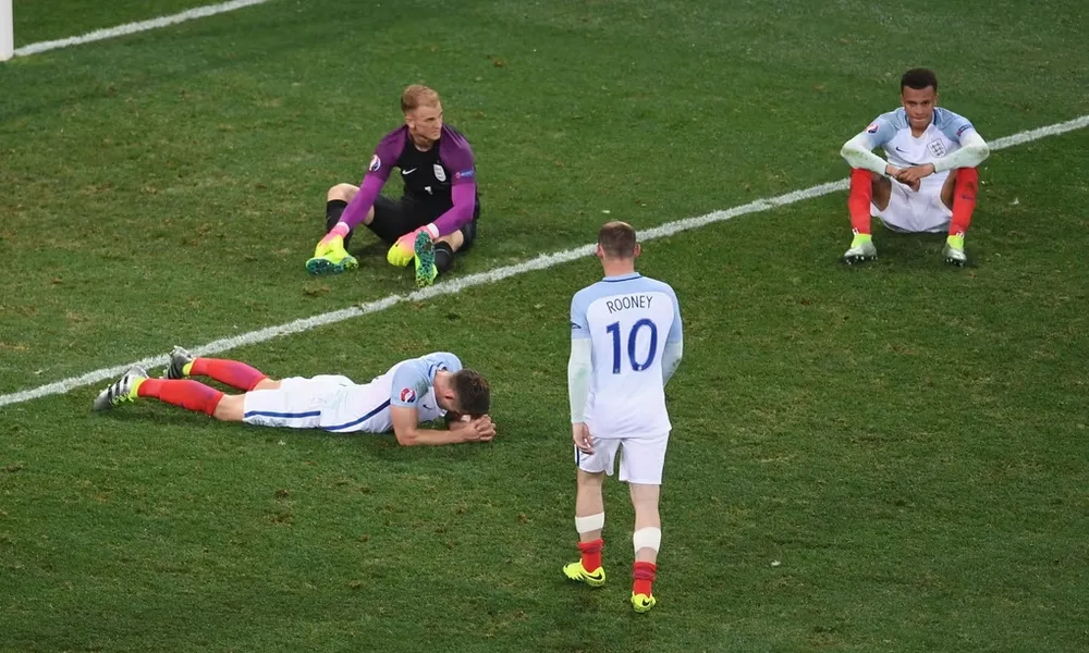 Các cầu thủ Anh gục ngã ở trận thua Iceland năm 2016