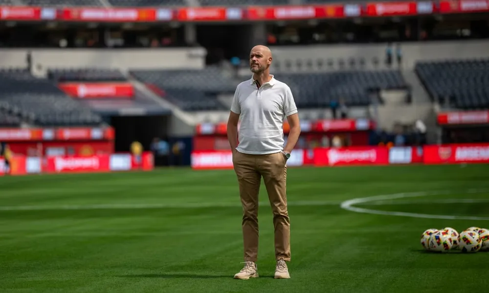 HLV Erik ten Hag: ‘Tôi không cần hợp đồng dài hơn. Chúng tôi vẫn đang đúng hướng”.