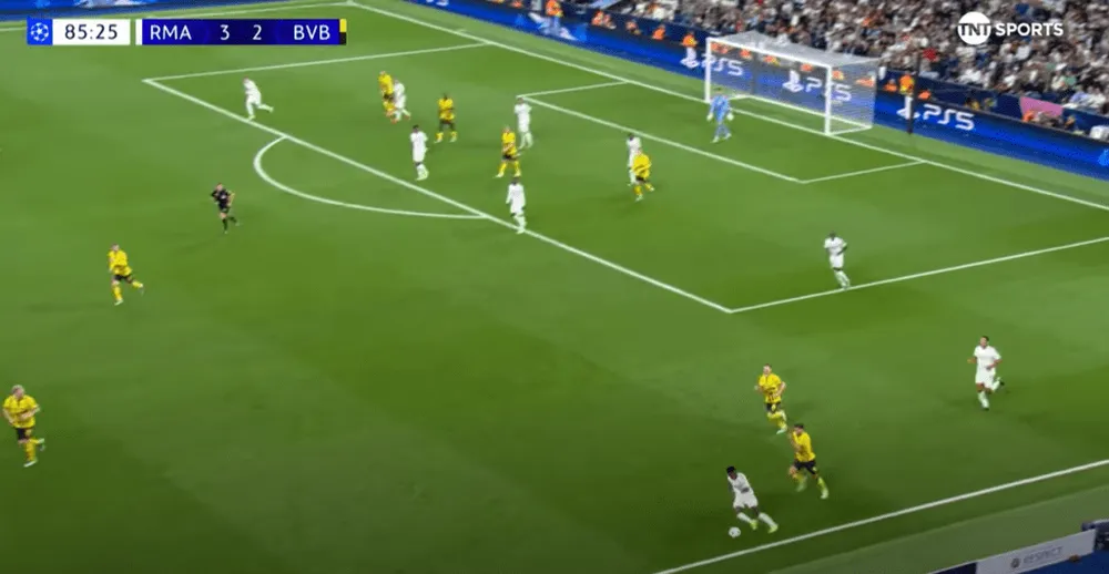 vinicius-picks-the-ball-up-vs-borussia-dortmund-1024x530.png