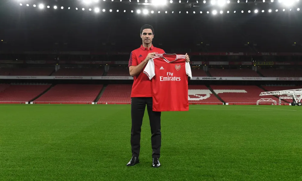 arteta-posing-with-shirt-2279x1367-1387.jpg