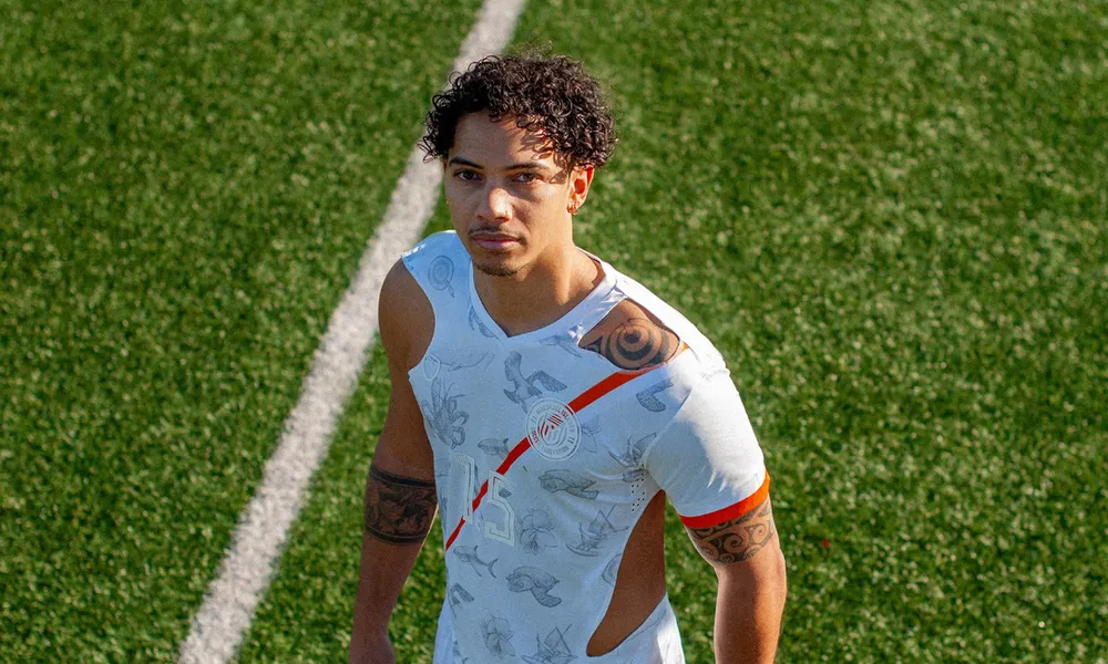 Bất ngờ phía sau bộ trang phục “biến mất” của Quần đảo Marshall: Khi bóng đá là vũ khí để chống …nước biển dâng