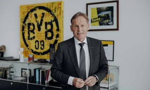 Hans-Joachim Watzke nói rằng sự tồn tại của câu lạc bộ ngày nay là ‘một thành công’ khi nhìn lại những sự kiện của tháng 3 năm 2005. Ảnh: Lara Ingenbleek/The Guardian