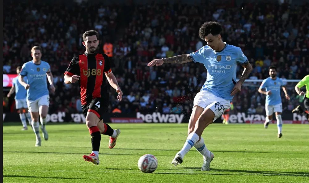 Nico O'Reilly kiến tạo bàn gỡ hòa của Erling Haaland cho Manchester City trong chiến thắng 2-1 trước Bournemouth. Ảnh: Graham Hunt/ProSports/Shutterstock
