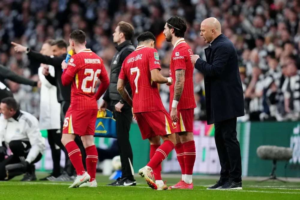 Arne Slot bị chỉ trích vì thiếu xoay vòng đội hình, đặt ra câu hỏi liệu các cầu thủ chủ chốt của ông có đang mệt mỏi hay không - John Walton/PA Wire)