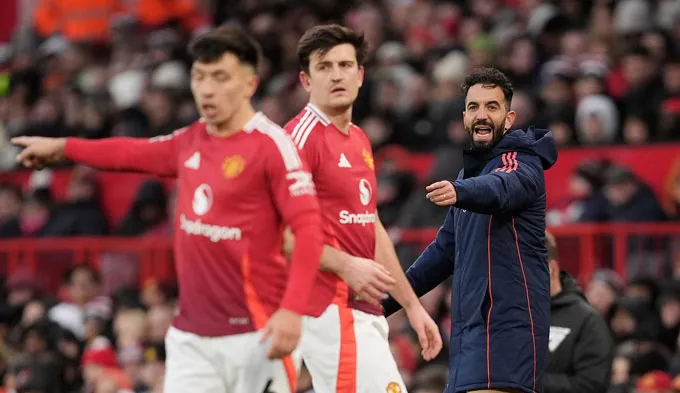 Man United tuyệt vọng tìm kiếm bàn thắng trong trận derby Manchester