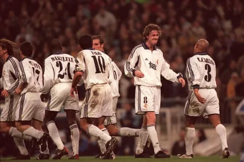 Steve McManaman (đối mặt) đã tỏa sáng trong hai vai trò khác nhau tại Real Madrid. Ảnh: Tom Jenkins/The Guardian