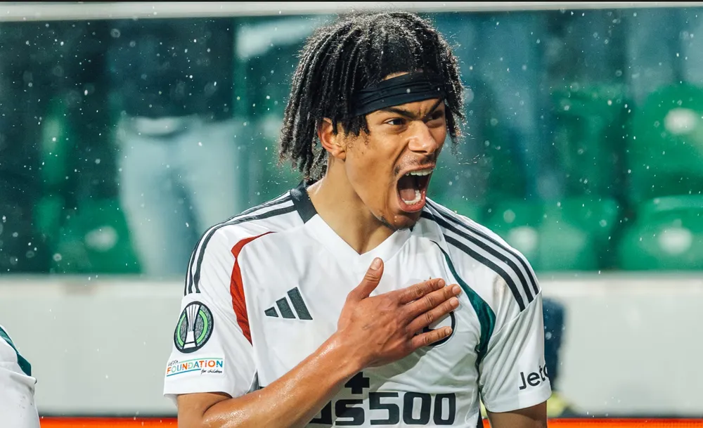 Maxi Oyedele đang tận hưởng cuộc sống tại Legia Warsaw và sẽ đối đầu với Chelsea ở tứ kết Conference League. Ảnh: NurPhoto/Getty Images