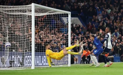 Enzo Fernández ghi bàn thắng quyết định cho Chelsea trong trận derby London gần đây với Spurs. Ảnh: Hannah McKay/Reuters