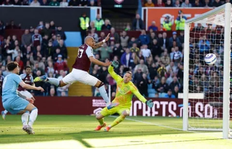 Aston Villa đang cạnh tranh ở châu Âu và FA Cup cũng như giải đấu quốc nội. Ảnh: Peter Cziborra/Action Images/Reuters