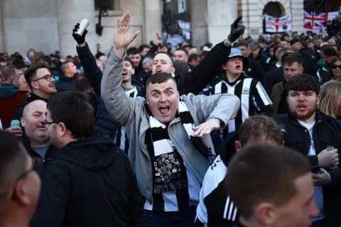 Danh hiệu và vé Champions League có thể là quá sức với Newcastle. Ảnh: Henry Nicholls/AFP/Getty Images