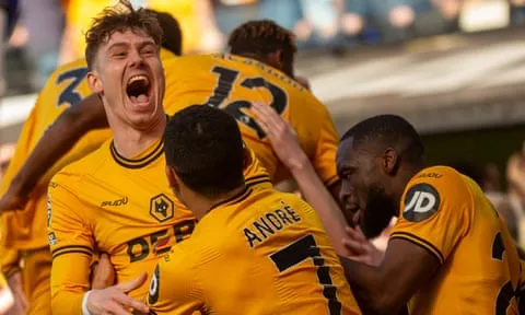 Jørgen Strand Larsen (trái) đã giảm gánh nặng ghi bàn cho Matheus Cunha. Ảnh: MI News/NurPhoto/REX/Shutterstock