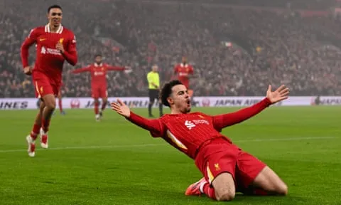 Curtis Jones ăn mừng sau khi ghi bàn vào lưới Leicester vào tháng 12. Nguồn: LFC/Getty Images