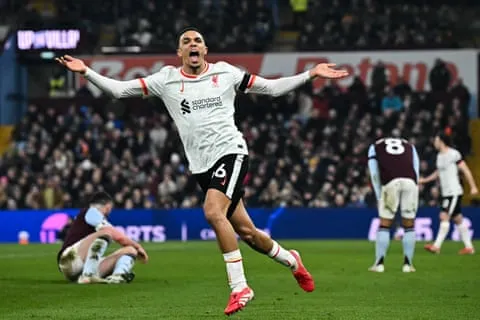 Trent Alexander-Arnold ăn mừng sau khi ghi bàn gỡ hòa tại Villa Park vào tháng 2. Nguồn: Paul Ellis/AFP/Getty Images