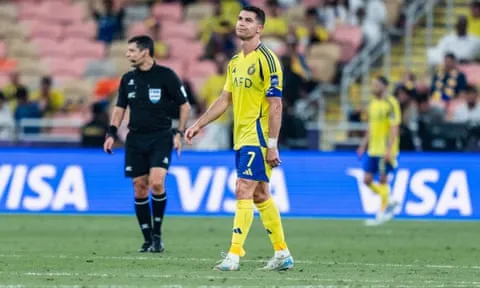 Cristiano Ronaldo chứng kiến thất bại của Al-Nassr trước Kawasaki Frontale. Ảnh: Clicks Images/Getty Images