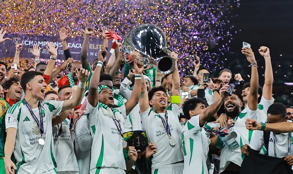 Riyad Mahrez và Roberto Firmino tỏa sáng trong giải đấu, nhưng format thiếu cân bằng phản ánh quyền lực chính trị trên lục địa