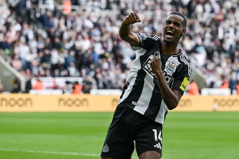 Alexander Isak ăn mừng. Liệu anh có tiếp tục phong độ nóng bỏng trước Chelsea? Nguồn: Serena Taylor/Newcastle United/Getty Images
