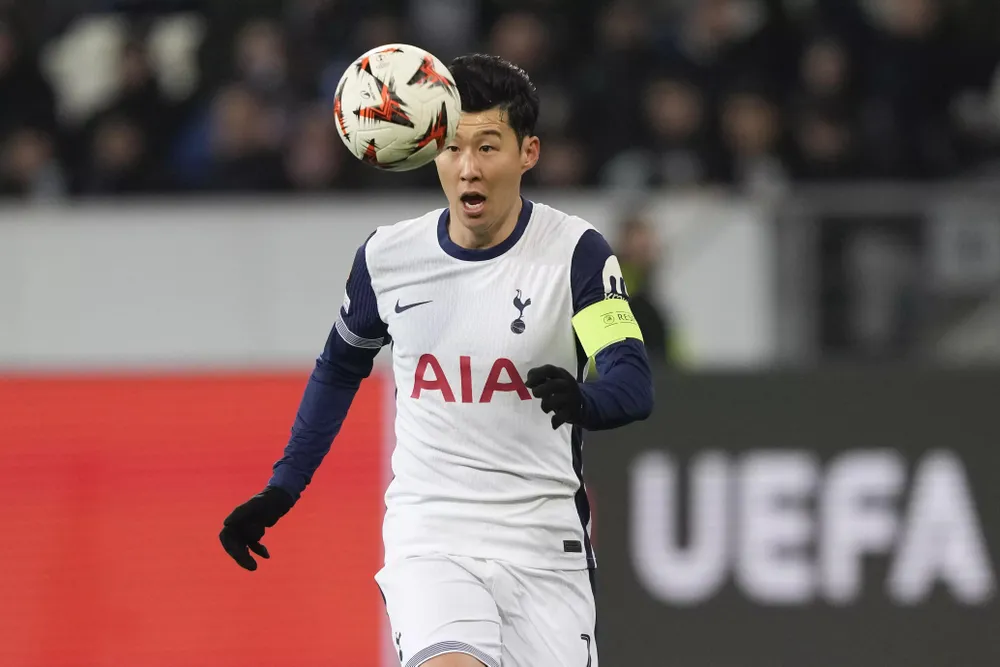 Son Heung-min sẽ là đội trưởng đầu tiên của Spurs nâng cao danh hiệu trong 17 năm nếu Tottenham đánh bại Manchester United trong trận chung kết Europa League
