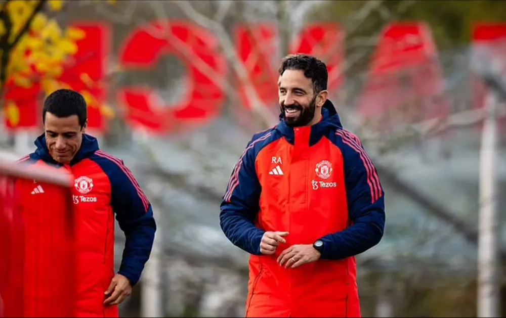 Những khó khăn của Amorim đã được ghi nhận rõ ràng kể từ khi nhận công việc tại Man United sớm hơn mong muốn, nhưng những căng thẳng vẫn chưa hoàn toàn tan biến mặc dù câu lạc bộ đã lọt vào một trận chung kết lớn ở châu Âu, có thể mở ra con đường đến Champions League nếu giành chiến thắng. Crystal Pix/MB Media/Getty Images