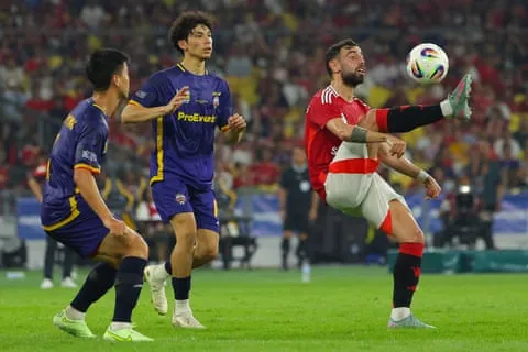 Bruno Fernandes chọn ở lại Manchester United sau khi từ chối lời đề nghị từ Al-Hilal. Nguồn: Fazry Ismail/EPA