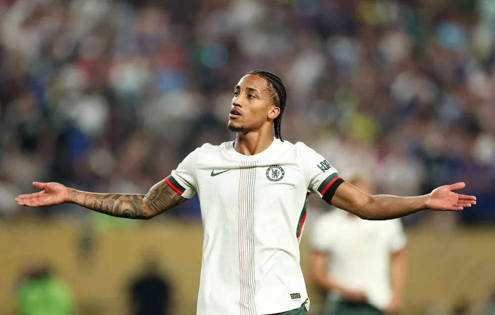 Năng lượng của Joao Pedro sẽ “đốt nóng” đối thủ hay … đội nhà