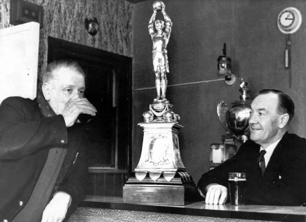 Cúp Sir Thomas Lipton – hay còn được gọi là World Cup đầu tiên.