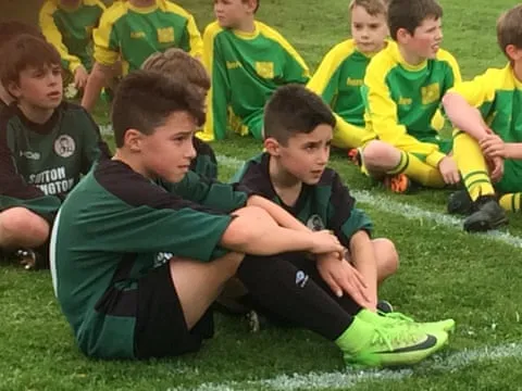 James (trái) và Luca Scanlon khi còn đá chung ở Sutton Bollington