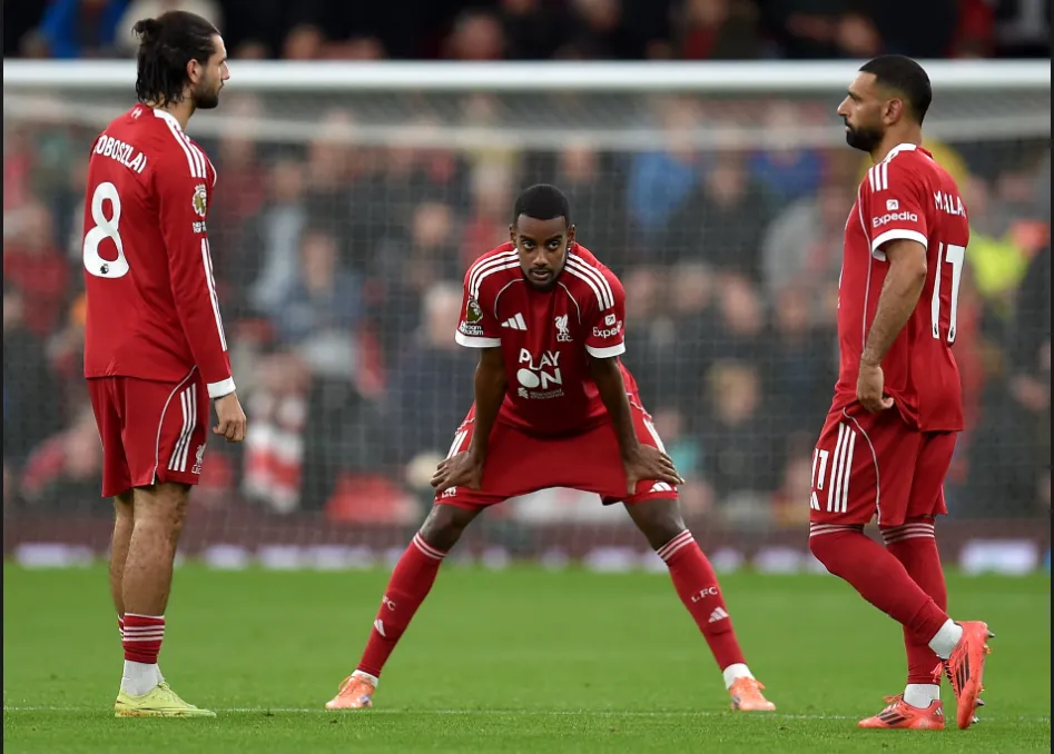 Liverpool: hàng thủ còn đau đầu hơn việc Isak và Salah 'tịt ngòi'