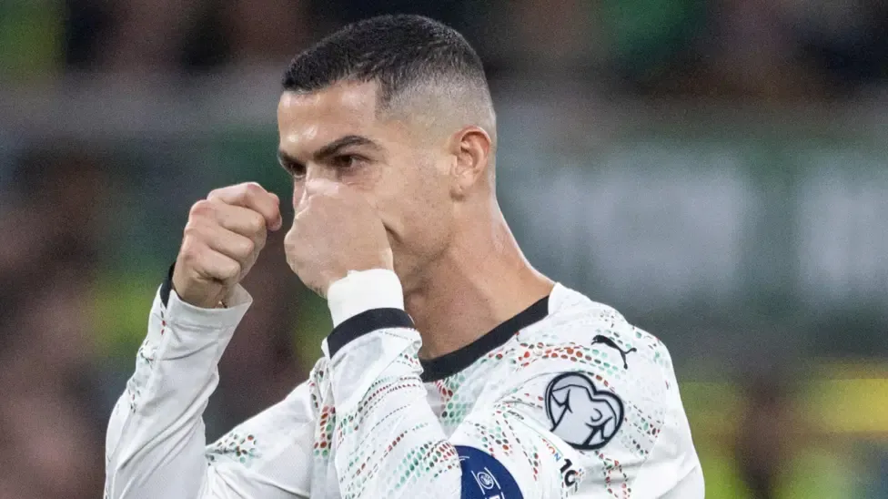 Sự cố ở Dublin: Ronaldo biến thành kẻ phản diện, phơi bày vấn đề của Bồ Đào Nha