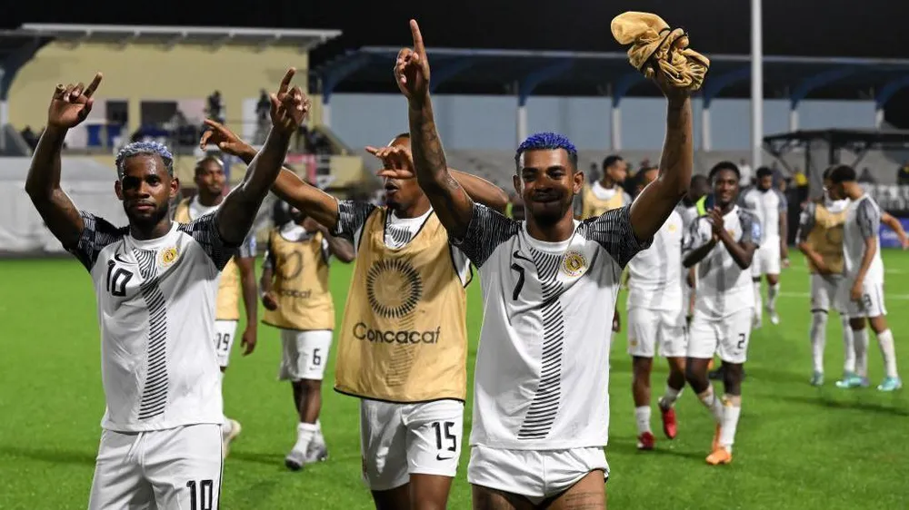 anh em Juninho Bacuna (7) và Leandro Bacuna (10)