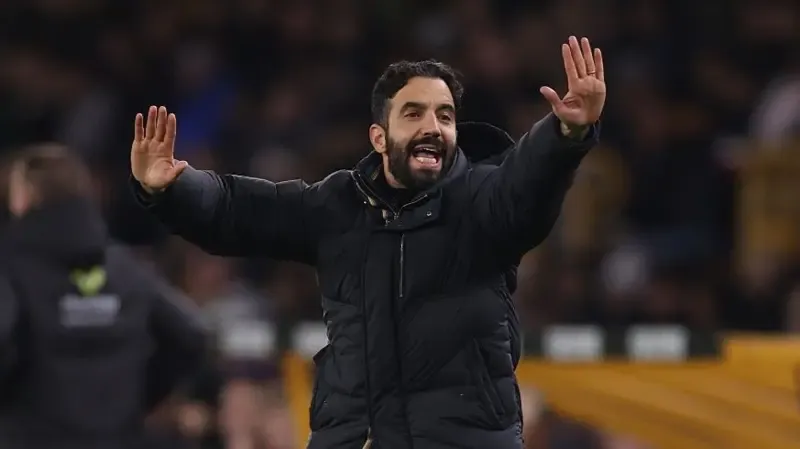 “Con lắc” Man United: Bước tiến nửa vời và bóng ma của thất bại