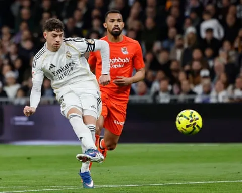 Valverde có bàn đầu mùa