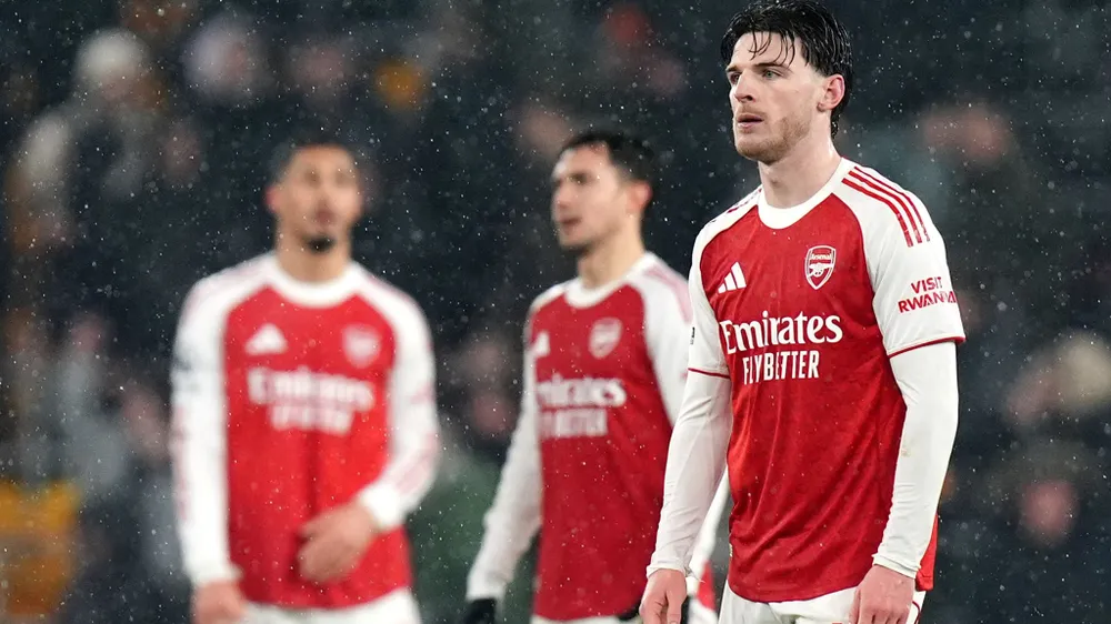 Arsenal mắc sai lầm mới trong cuộc đua vô địch