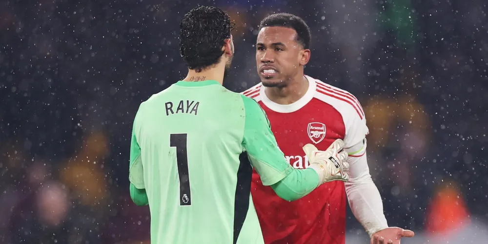 Lịch sử sụp đổ cuộc đua danh hiệu của Arsenal liệu có lặp lại?