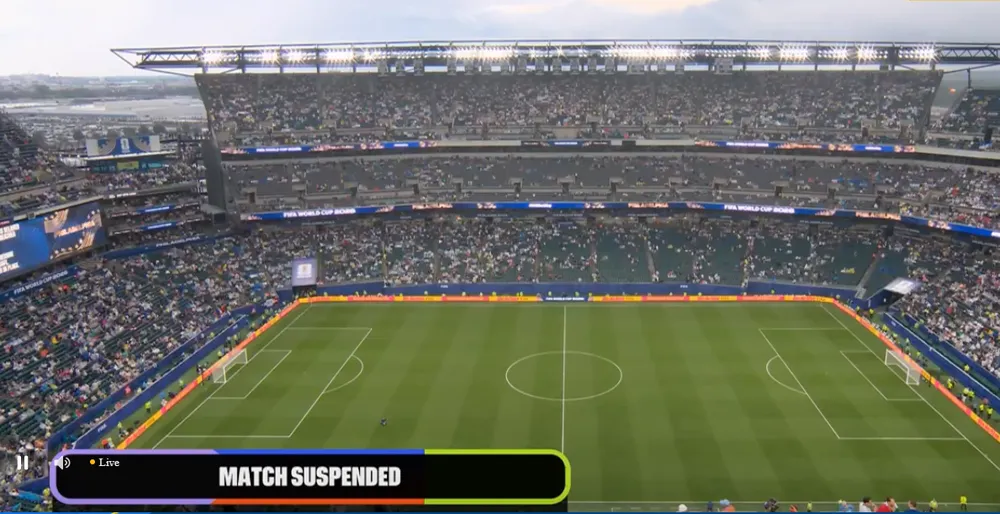 Pháp - Iraq 3-0: Cơn bão Mbappe trong cơn giông Philadelphia và trận đấu bị hoãn 2 giờ 