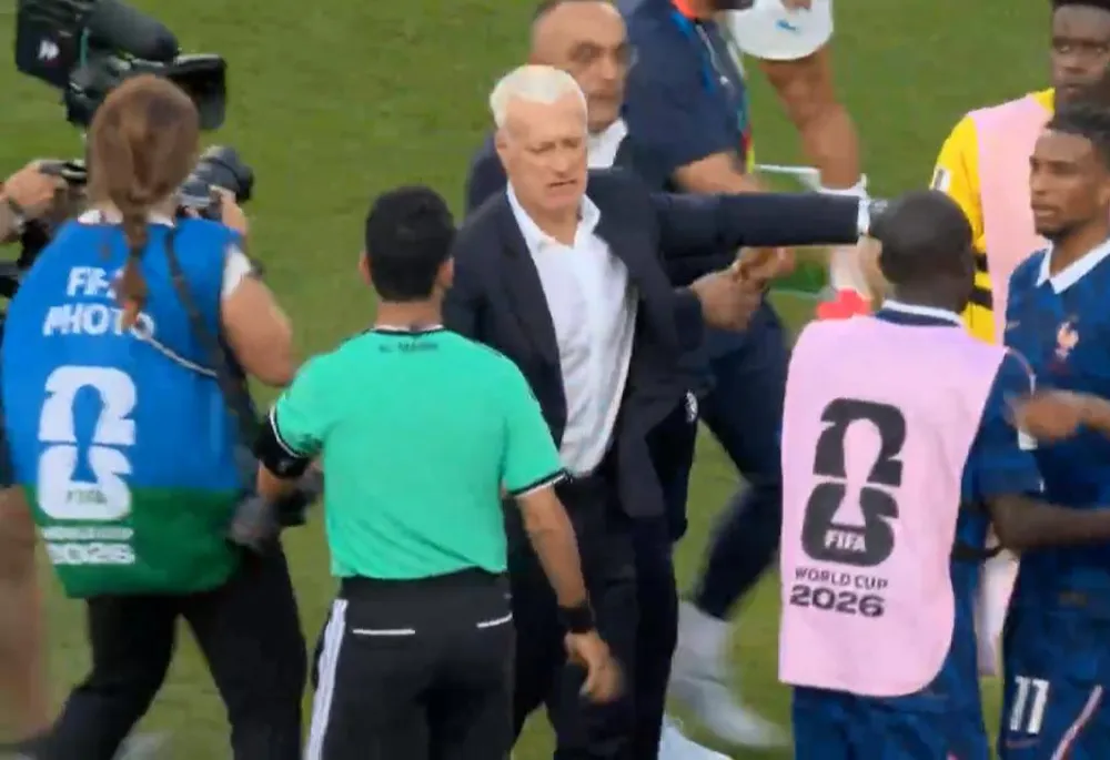 HLV Didier Deschamps: “Đối thủ của chúng tôi là Morocco chứ không phải trọng tài Argentina”