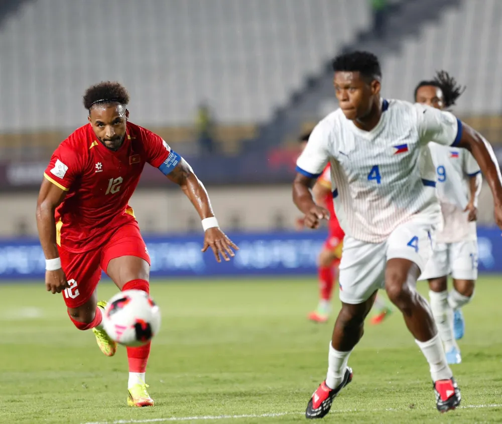 Xuân Son chơi năng nổ trong trận ra quân FIFA ASEAN Cup tối 26-9. Ảnh VFF