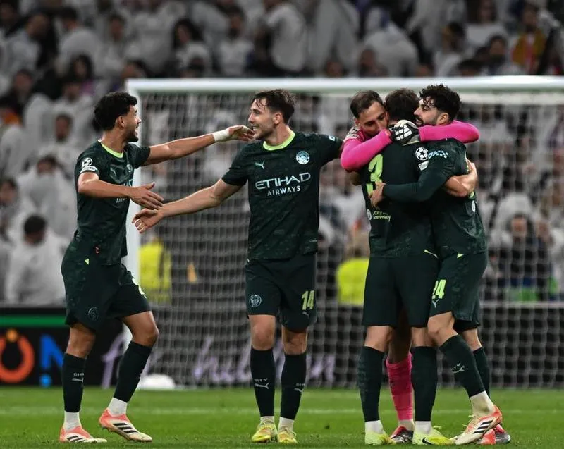Các cầu thủ Man City đang cần tìm lại niềm vui trên sân cỏ. Ảnh THX