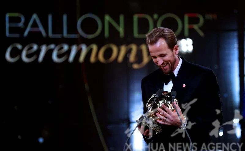 Harry Kane nhận Quả bóng vàng 2026. Ảnh THX