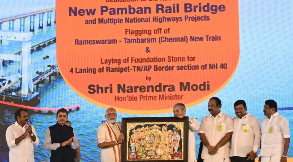 Thủ tướng Ấn Độ Narendra Modi tại lễ khánh thành cây cầu mới. Ảnh: THE HINDU