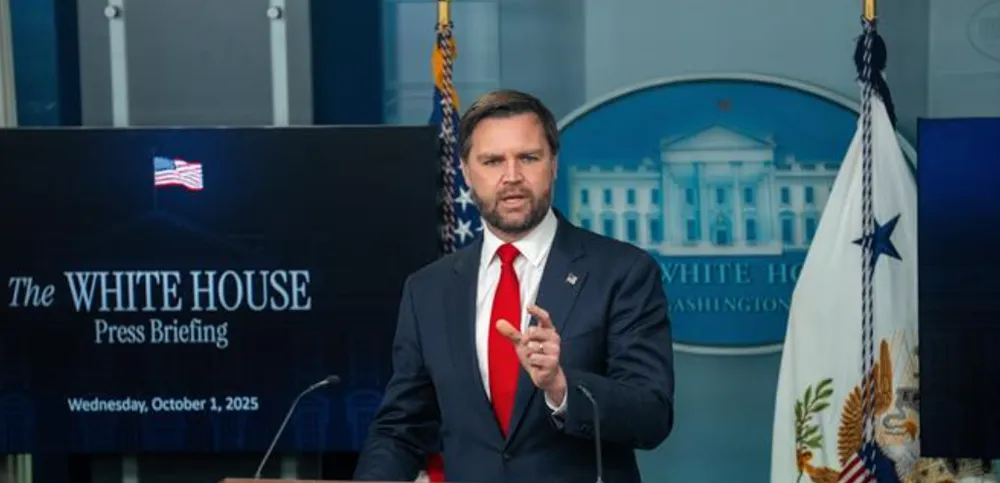 Phó Tổng thống Mỹ JD Vance trong cuộc họp báo tại Nhà Trắng, đề cập việc Chính phủ liên bang phải đóng cửa. Ảnh: THX