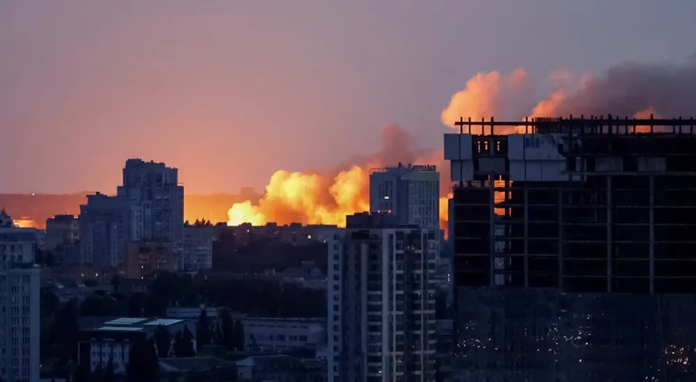 CNN: Khói lửa bốc lên từ 1 vụ tấn công bằng UAV tại Kiev