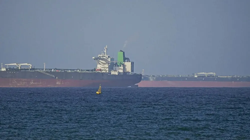 Tàu chở dầu qua eo biển Hormuz. Ảnh: THX