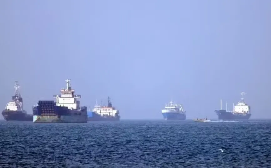 Tàu thuyền vận chuyển trên eo biển Hormuz. ẢNH: THX