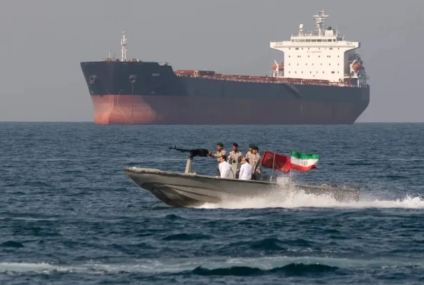Hải quân Iran tuần tra tại eo biển Hormuz. Ảnh: FARS