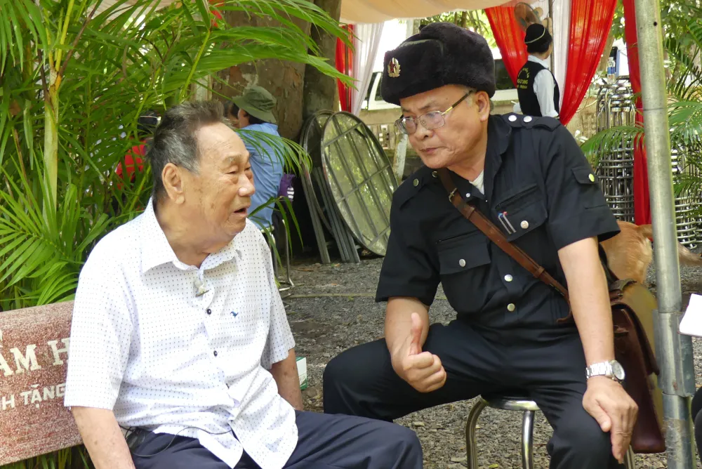 Anh hùng Lực lượng vũ trang Nguyễn Văn Lực (Bảy Lực) xúc động gặp lại đồng đội nhiều thế hệ của Ban Binh vận Trung ương Cục Miền Nam